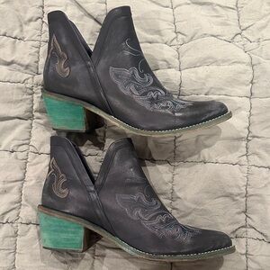 Chic Black Ankle Boots with Blue Embroidery